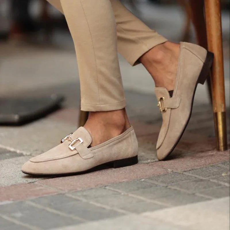 Herren-Slipper aus Wildleder mit Pferdebit-Detail