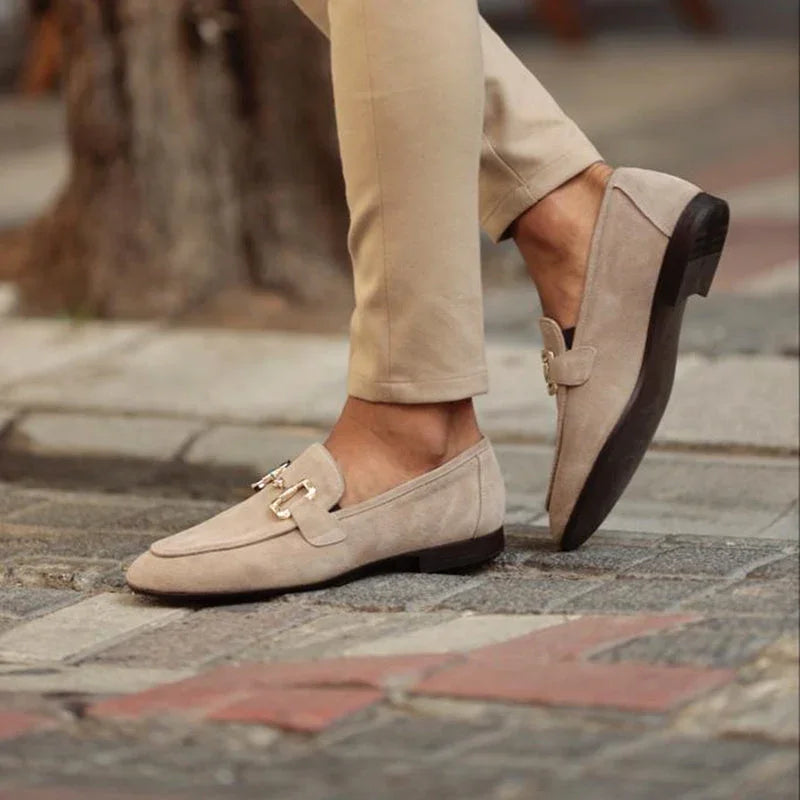 Herren-Slipper aus Wildleder mit Pferdebit-Detail