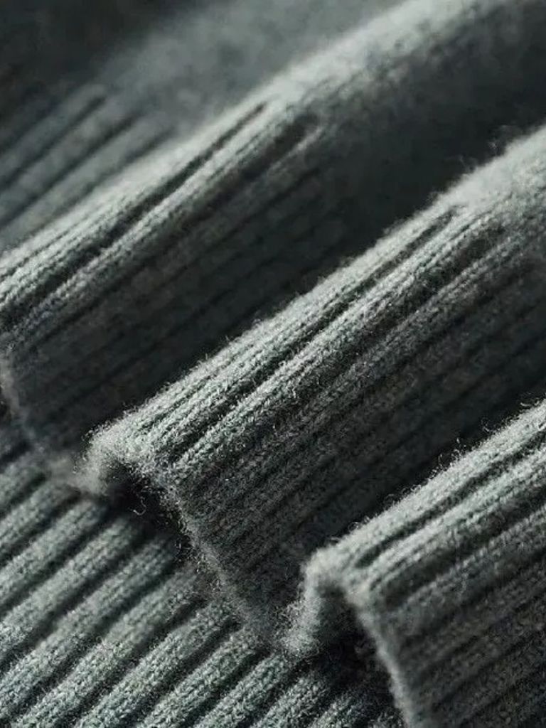 100% Merino Wool Turtleneck Sweater - Fayymont