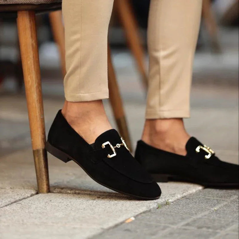 Herren-Slipper aus Wildleder mit Pferdebit-Detail